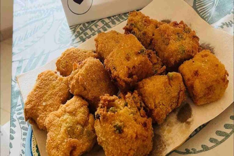 Devi assolutamente assaggiare le frittatine di pasta, lo street food campano
