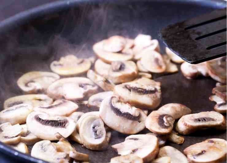 pasta funghi salsiccia