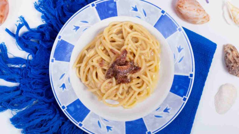 Spaghettata, non solo aglio e olio: io opto per burro e alici. Il segreto è nel pane